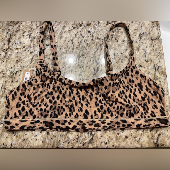 SKIMS Kim Kardashian Leopard Print Sports Bra - Picture 1 of 5